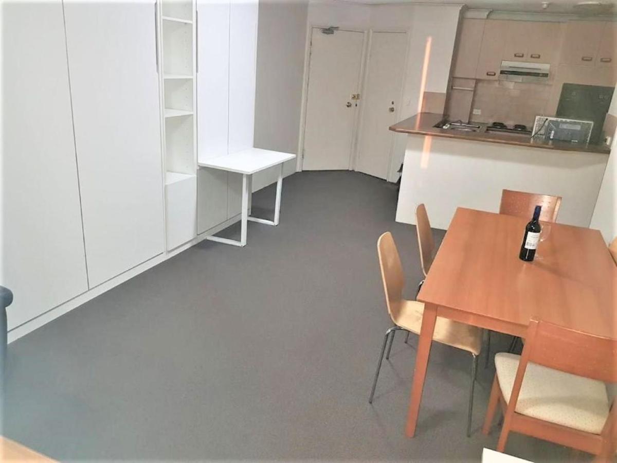 Accommodation Sydney - Kent Street Sydney Cbd Top Floor 2 Bedroom Apartment With Balcony Екстериор снимка